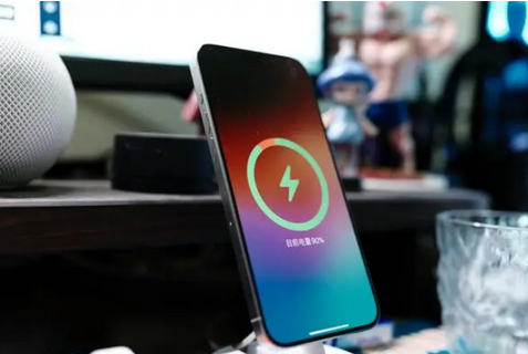 黟县苹果15换屏服务分享用什么充电器给iPhone15充电更好 